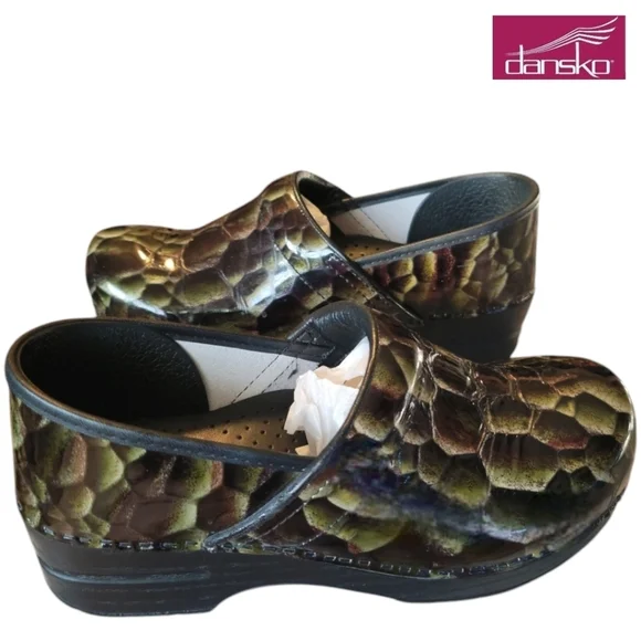 DANSKO Professional Tiger’s Eye Snakeskin Emerald Green Clogs Slip On Size 9.5 - Picture 2 of 7